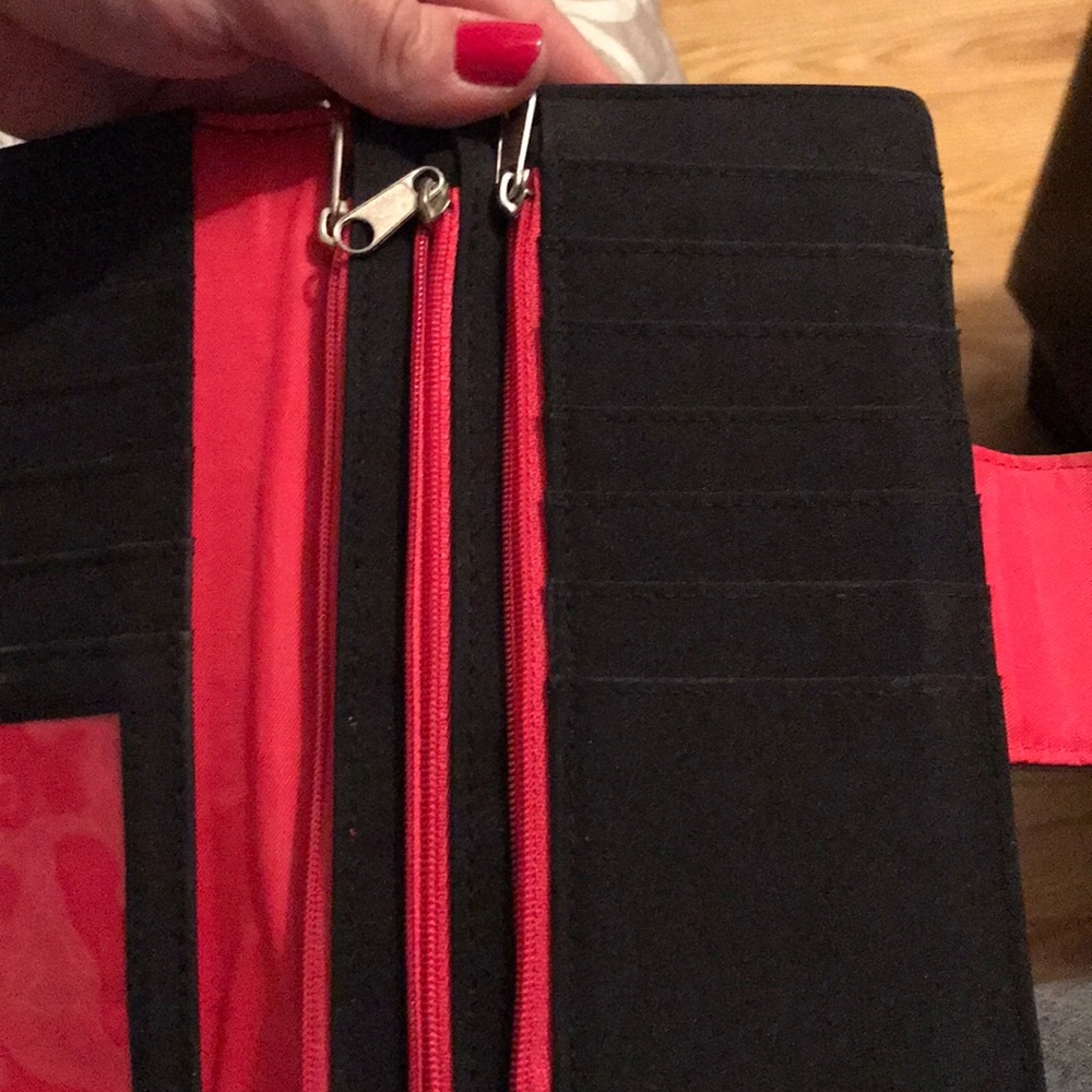 Kenneth Cole Reaction Wallet - Picture 3 of 6